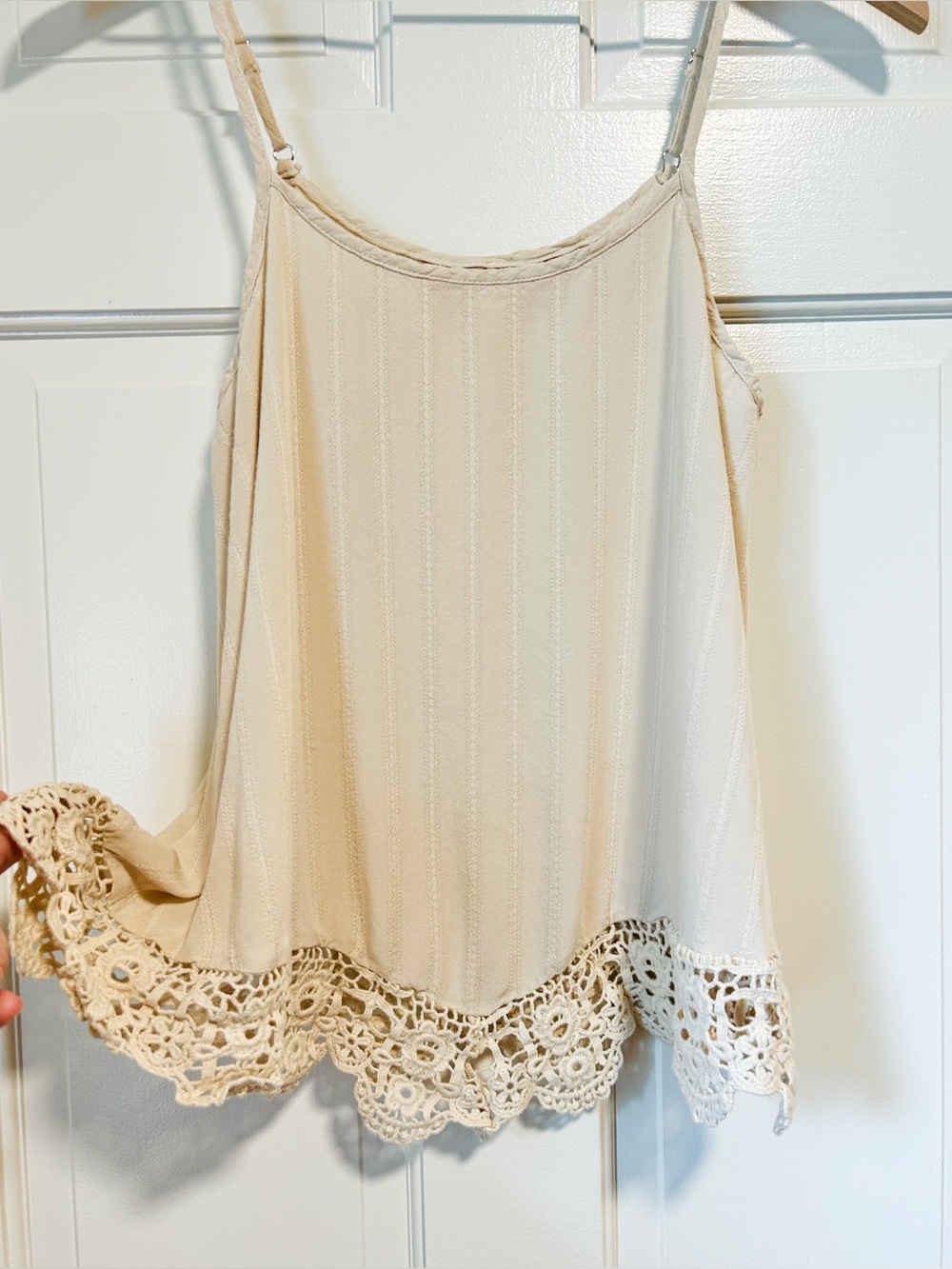 Willow + Root Boho Cream Cami Tank Top Crochet Lace Handkerchief Hem M
